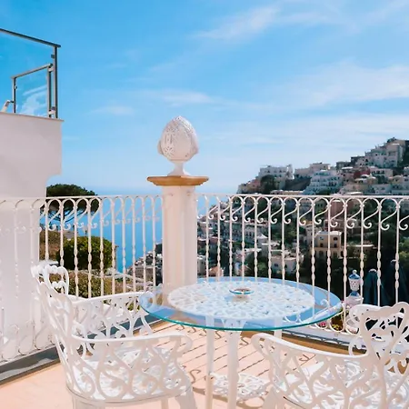 Mary Oda ve Kahvaltı Positano