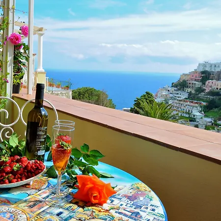 Mary Oda ve Kahvaltı Positano