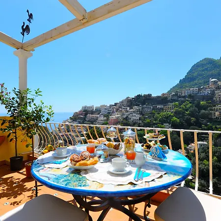 Mary Oda ve Kahvaltı Positano