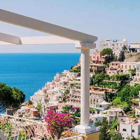 Mary Oda ve Kahvaltı Positano