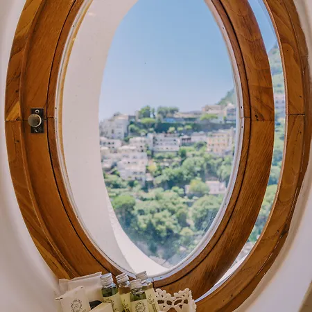Mary Oda ve Kahvaltı Positano