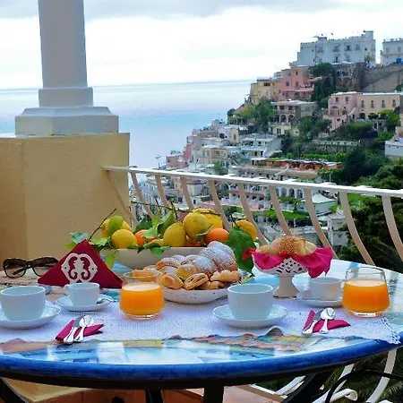 Mary 3* Positano