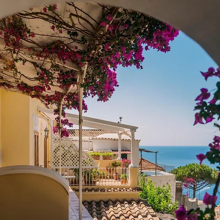 Mary 4* Positano