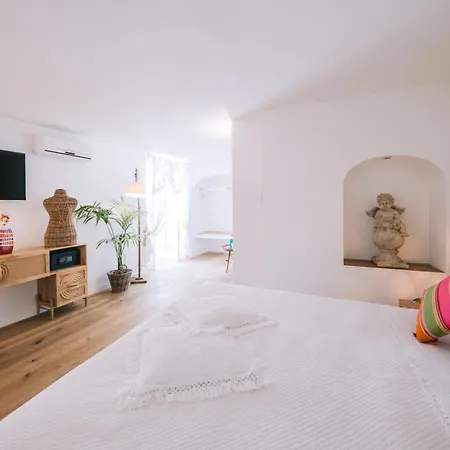 Mary Bed & Breakfast 4*