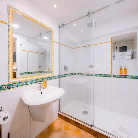 Mary Bed & Breakfast 4*